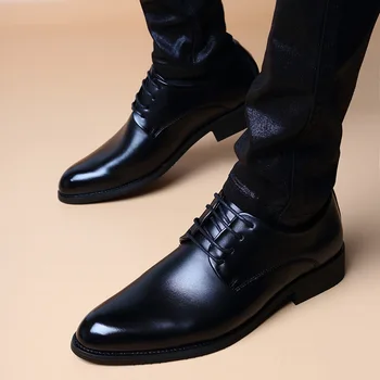 Britânicos apontou altos, sapatos de couro para homens de negócios, lazer, juventude, laço, o desgaste formal, e na moda masculina